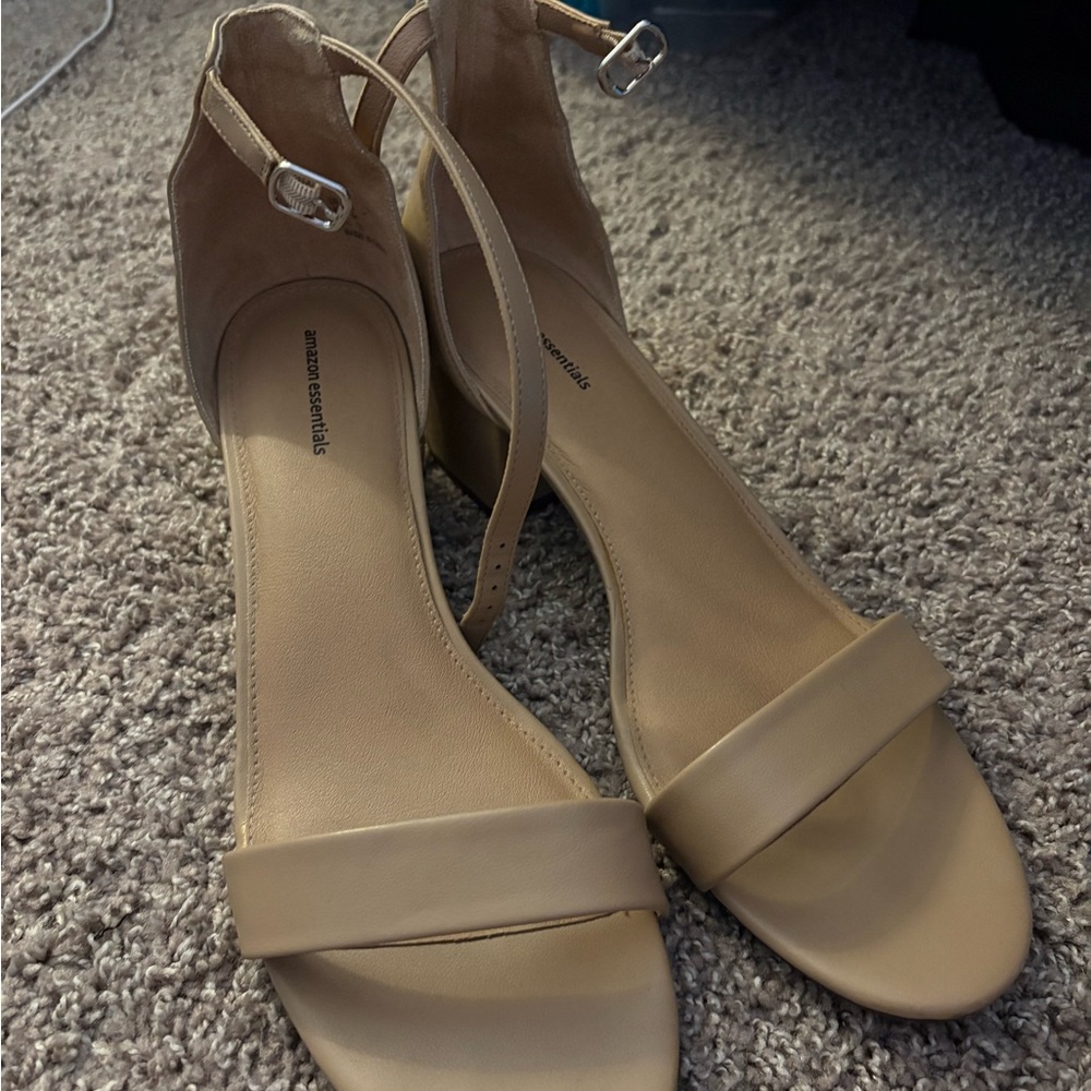 Amazon Essentials Women's Nude Tan Ankle-Strap Block Heels